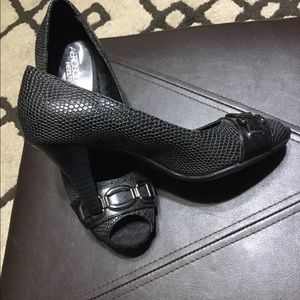 Black peep toe heals